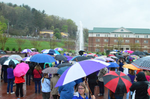 Students gather in the rain at the fountain for Chancellor Belcher. Photo by Hunter Bryn