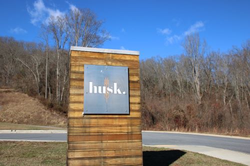 Husk entrance sign