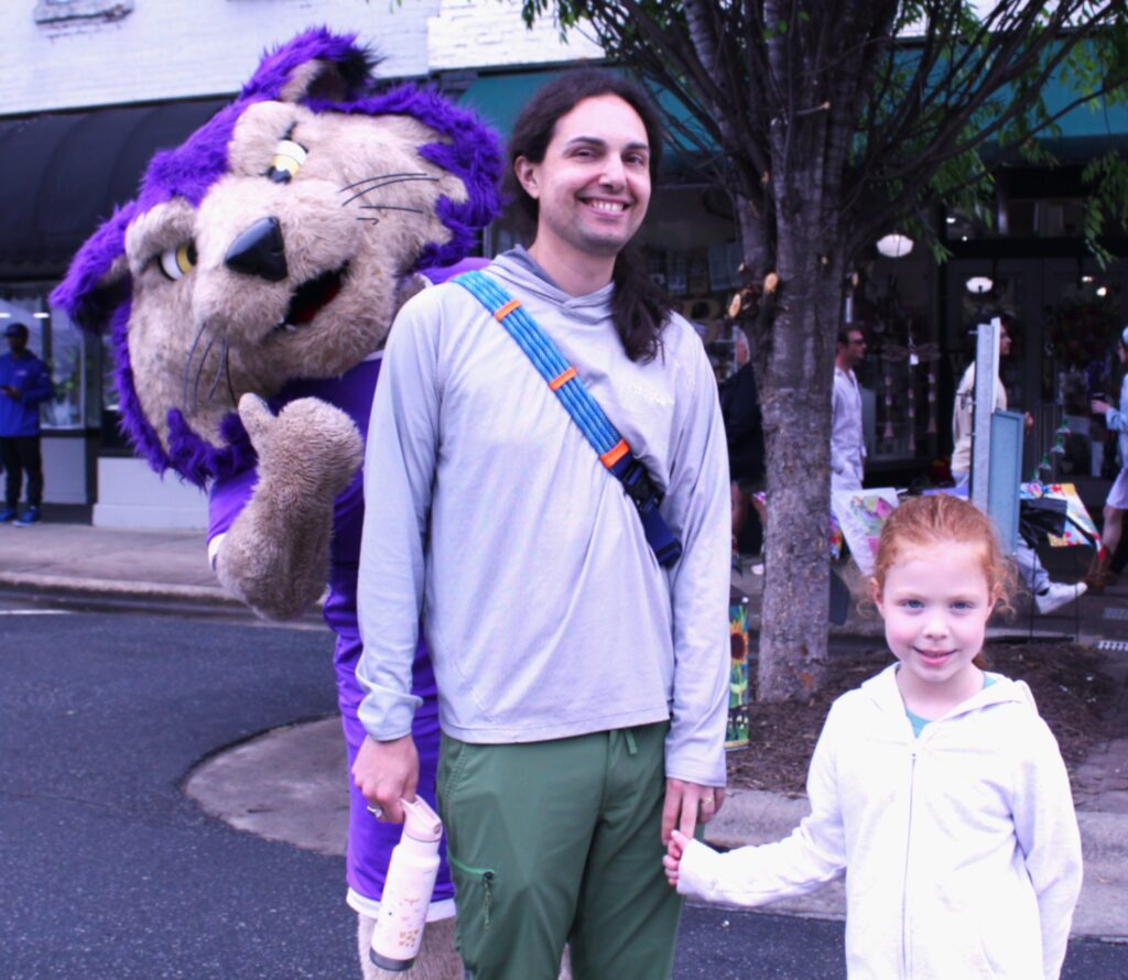 Kelder and Alice Monar with PAWS at Greening Up the Mountains 2026, Photo by Becki Veach